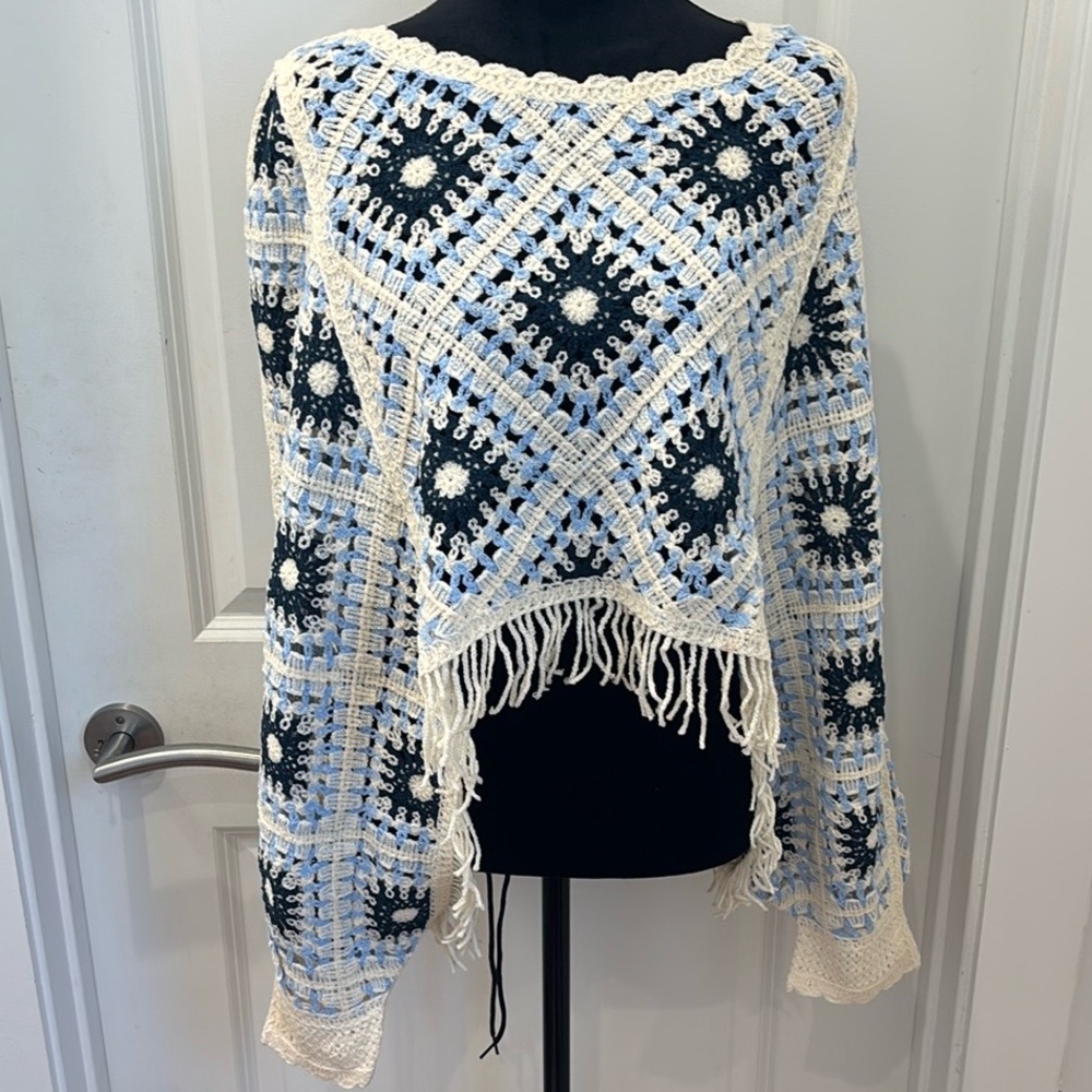 NWT House of Harlow 1960 Cream and Blue Geometric Shrug - OS